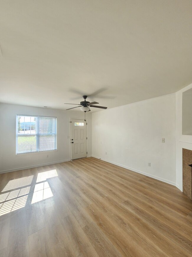 Foto del edificio - COMING SOON!!! Weaverville Townhouse-End U...