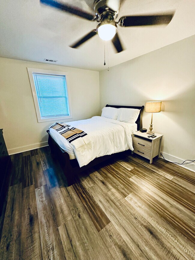 Foto del edificio - 405 Cedar Lane Rd