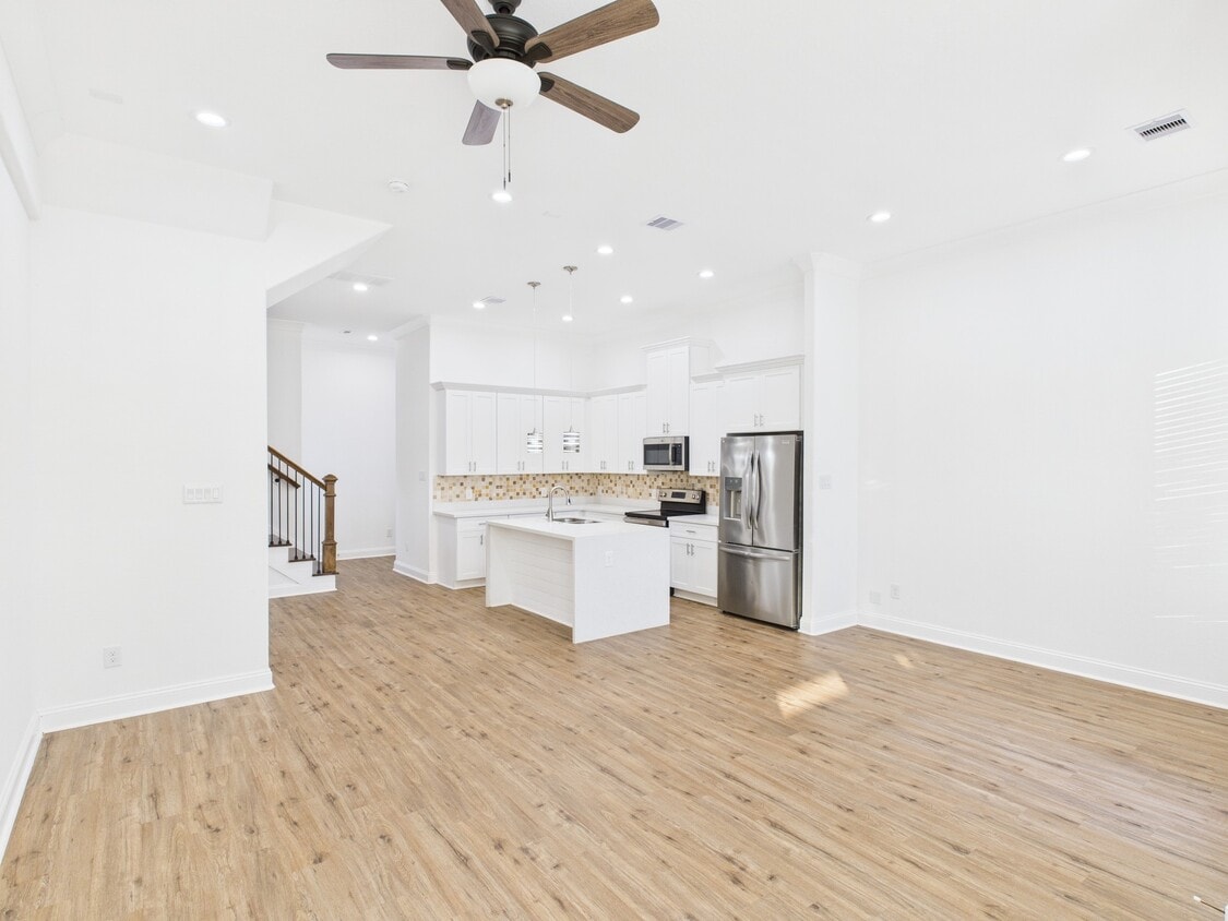 Foto principal - 4619 Stassen St