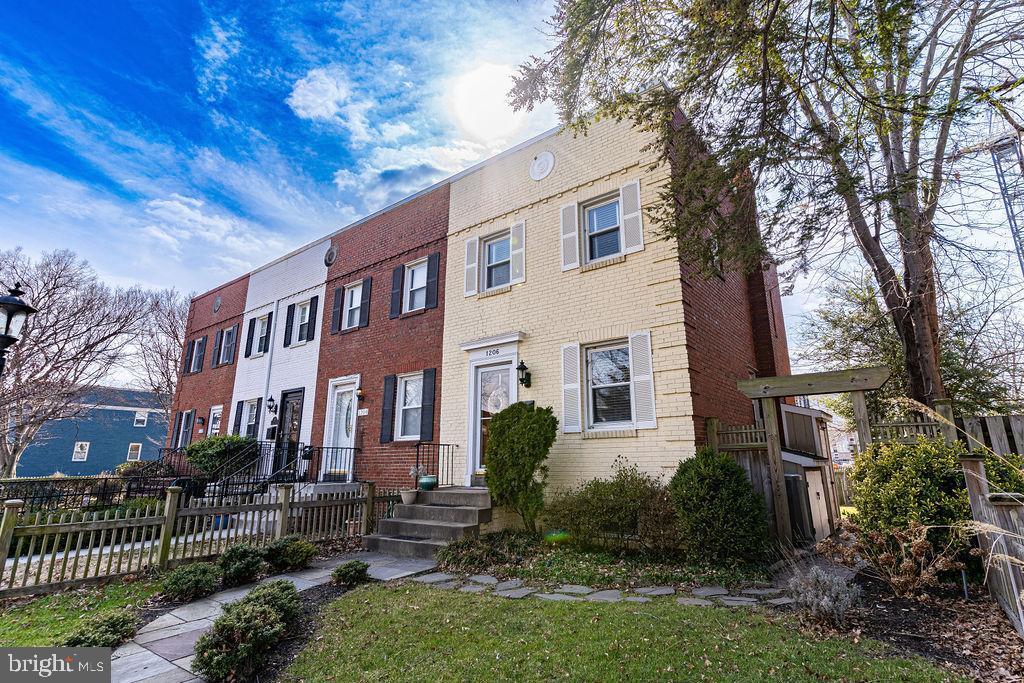 Foto principal - 1206 Colonial Ave