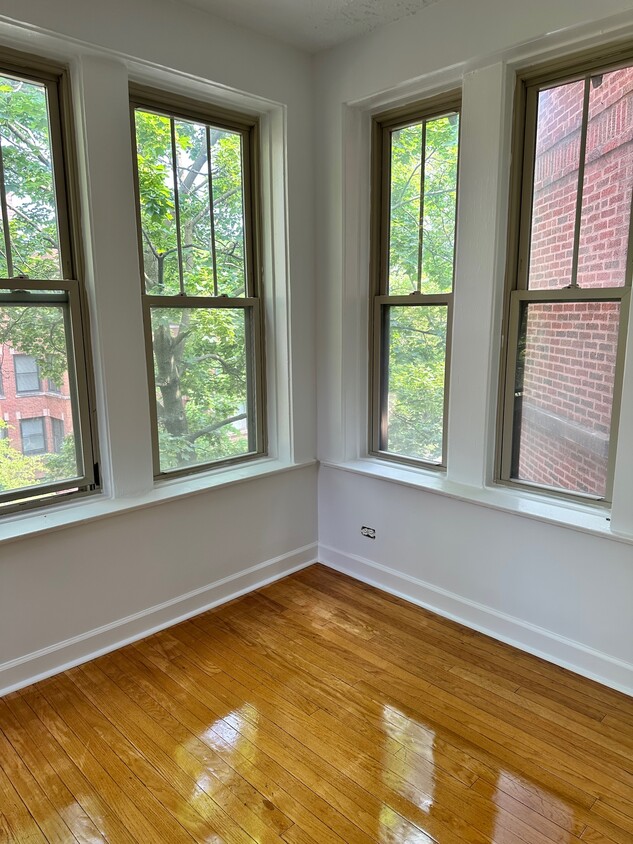 Foto principal - 6948 S Crandon Ave