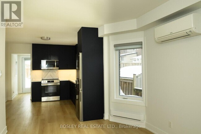 Photo du bâtiment - 214 Simpson Ave