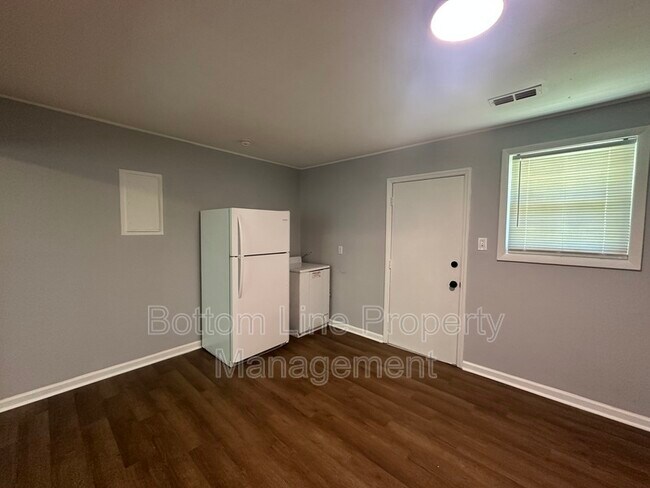 Building Photo - 1261 Thelbert Dr