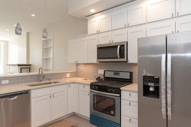 Building Photo - 1637 N Clybourn Ave