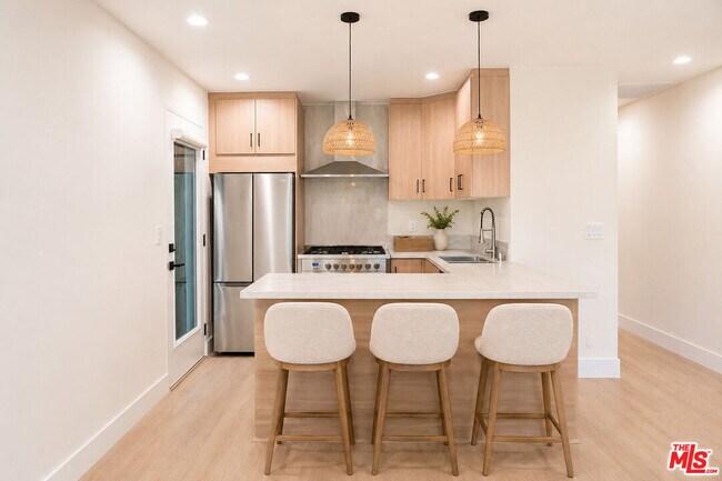 Foto del edificio - 912 N Harper Ave