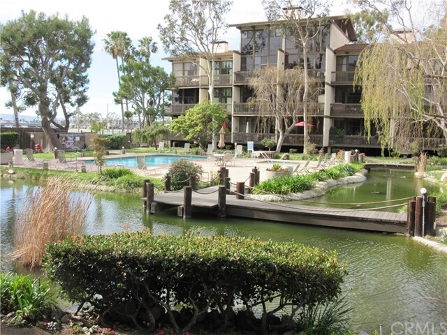 Building Photo - 7107 Marina Pacifica Dr S