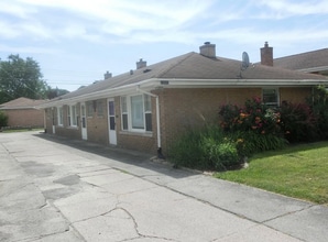 Building Photo - 14547 Blaine Ave