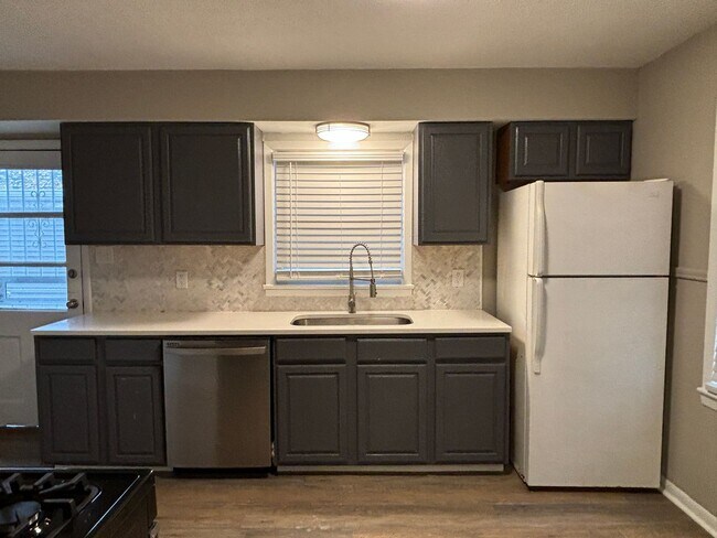 Foto del edificio - AVAILABLE NOW! Charming 2-Bed, 1-Bath Single-Family Home in Indianapolis!