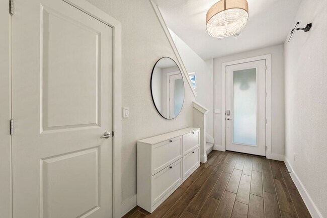 Foto del edificio - 8609 Cottage Rose Dr