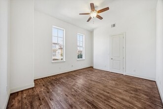 Building Photo - 1407 Knox St