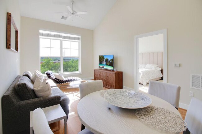 Foto del edificio - 909 Usher St