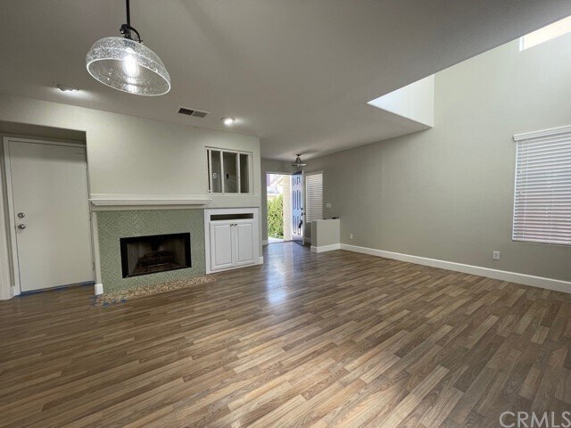Building Photo - 5 Haley Ct