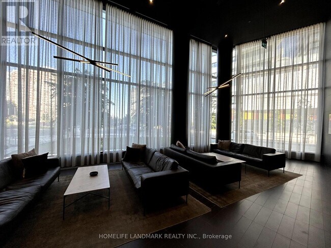 Building Photo - 3900-3900 Confederation Pkwy
