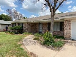 Building Photo - 817 Kenwood Dr
