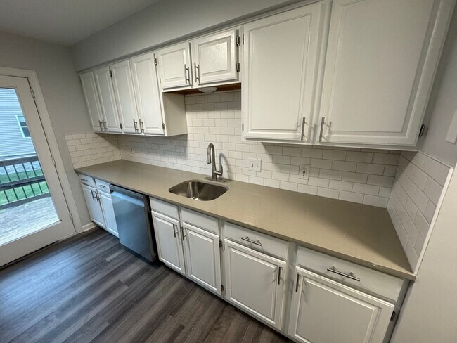 Building Photo - 232 Chesna Dr