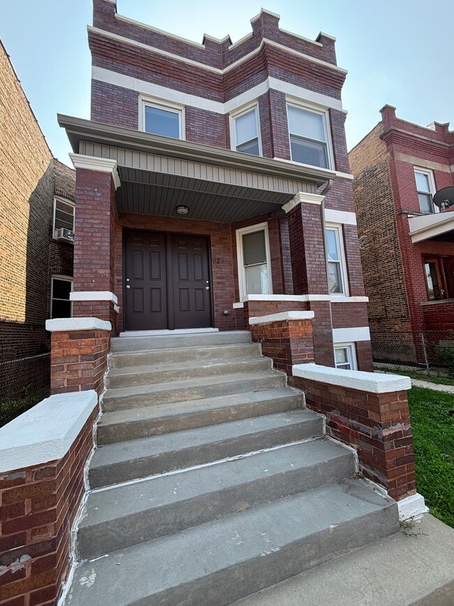 Photo - 923 N Drake Ave (Chicago, IL) Apartment