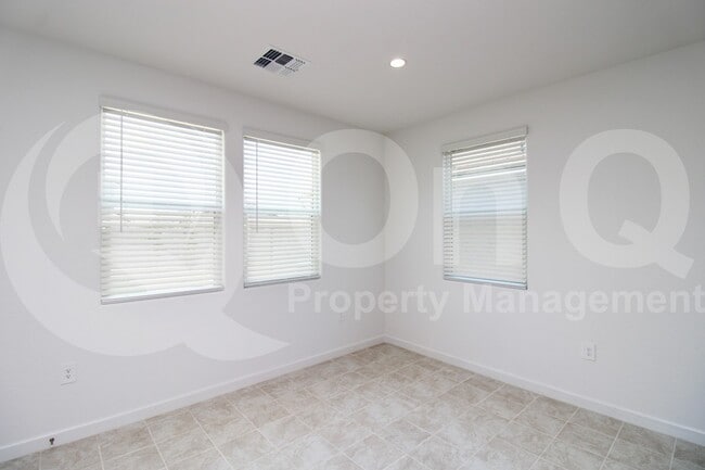 Foto del edificio - 2079 W Sable Ave