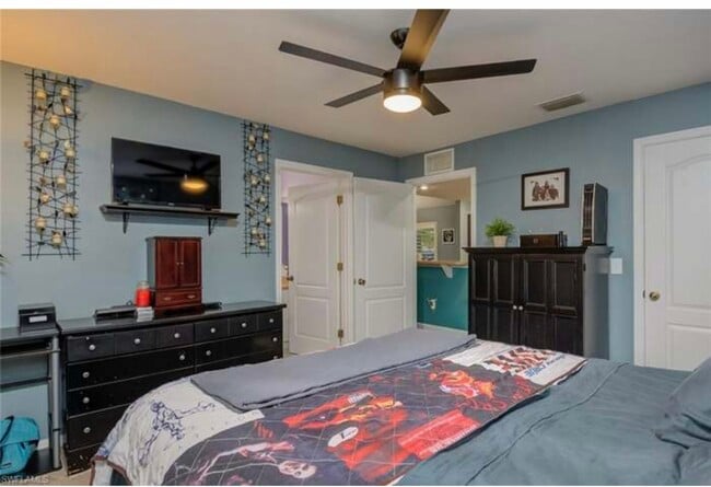 Building Photo - 9092 Cypress Dr S