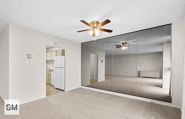 Foto del edificio - 6100 Westchester Park Dr