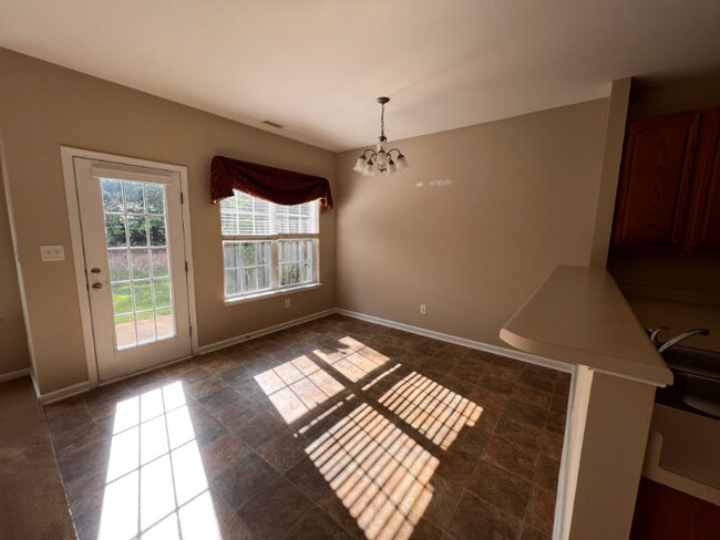 Building Photo - 214 Cline Falls Dr