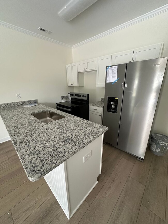 Building Photo - 904 Fort Totten Dr