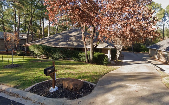 Building Photo - 2950 Crestline Dr