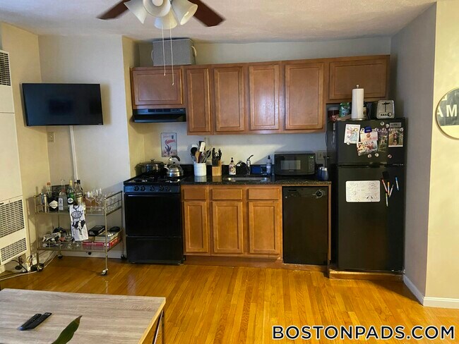 Foto del edificio - 145 Endicott St