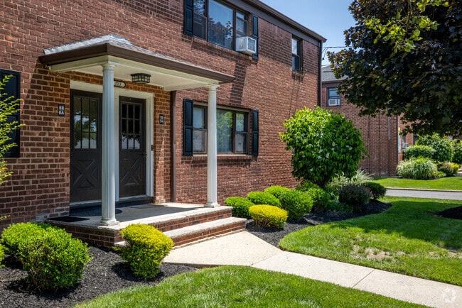 Apartment Entrances - Hillside Apartments