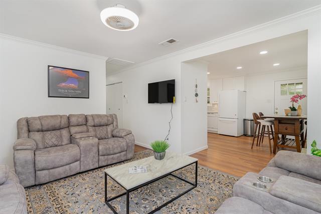 Foto del edificio - 700 Broadway Ave