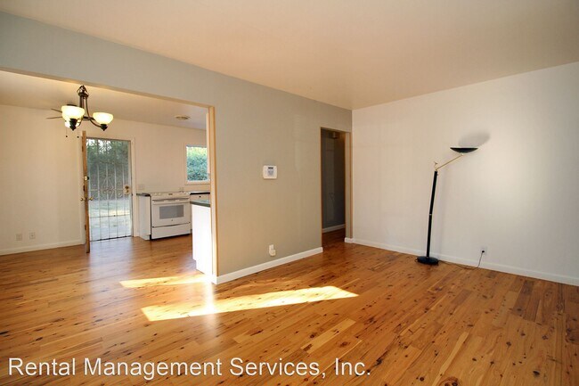 Foto del edificio - 3 br, 1 bath House - 2923 NE 92nd Ave