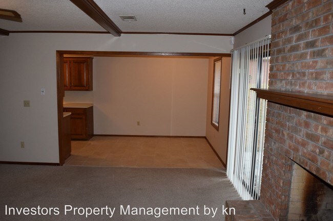Building Photo - 1117-1121 Elm St