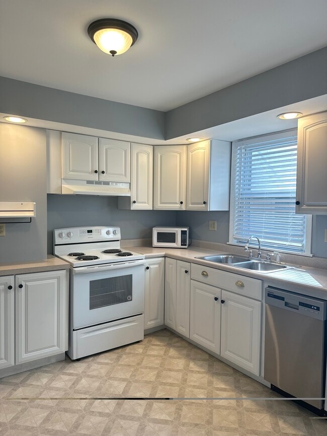 Building Photo - 70 Livingston Ave