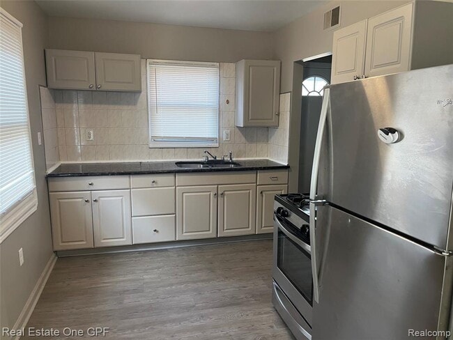 Building Photo - 21431 La Salle Blvd