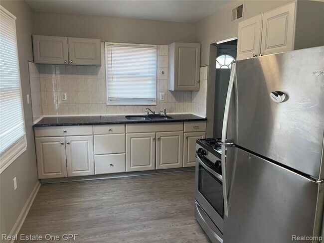 Foto del edificio - 21431 La Salle Blvd