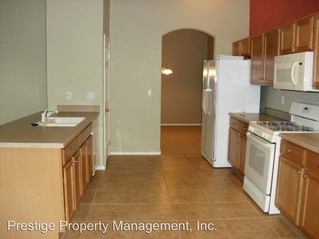 Foto del edificio - 10036 N Blue Crossing Way