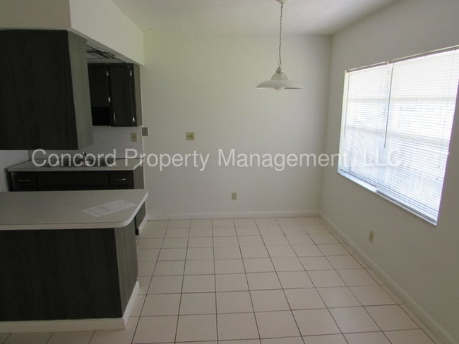 Building Photo - 1417 Himmarshee St