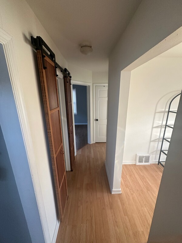 Foto del edificio - 1336 W Summit Ave