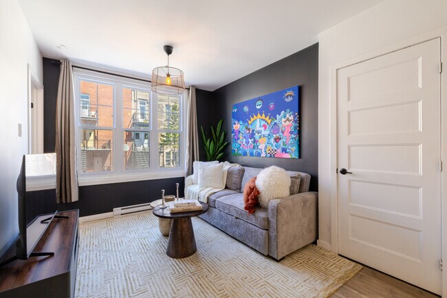 Building Photo - 4300 Rue Saint-Urbain