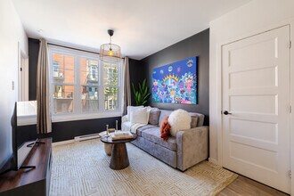 Building Photo - 4300 Rue Saint-Urbain