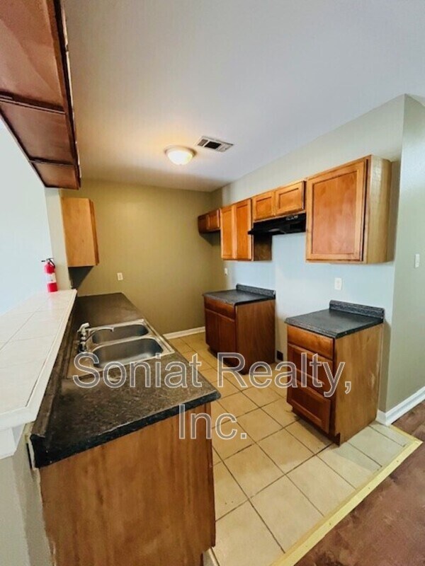 Foto del edificio - 2645 N Galvez St