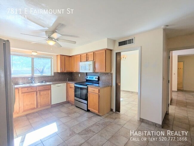 Building Photo - 7811 E Fairmount St