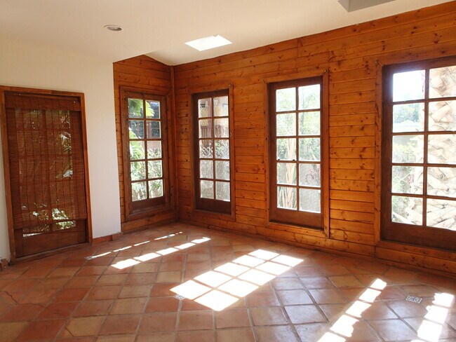 dormitorio/sala de estar - 2047 Ivar Ave