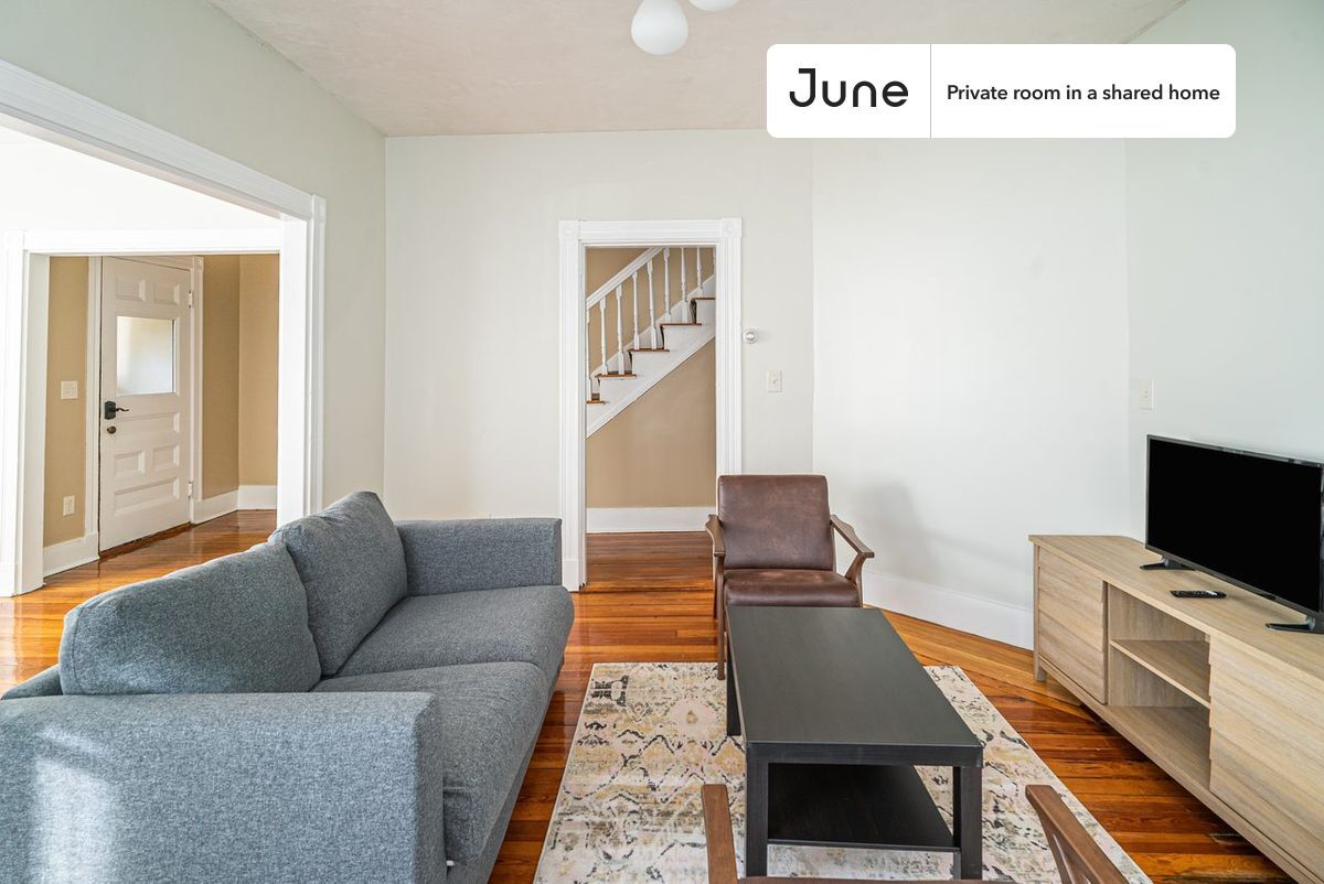 Foto principal - Room in Shared 6 bed/2 bath home