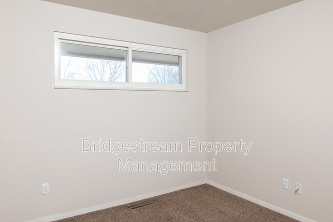 Building Photo - 5280 Monitor Dr