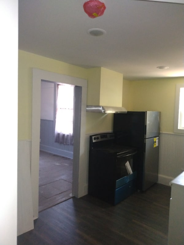 Building Photo - 6 Maple St