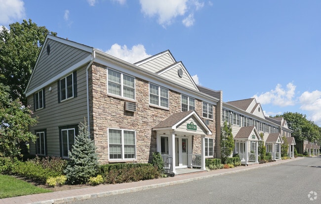 Fairfield At Lake Grove - Fairfield At Lake Grove Apartments