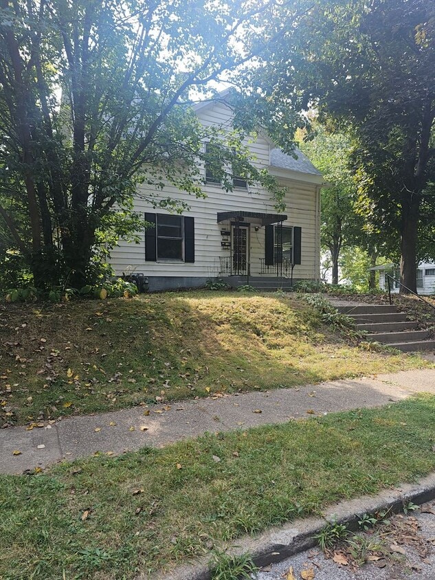 Foto principal - 1603 W 10th St