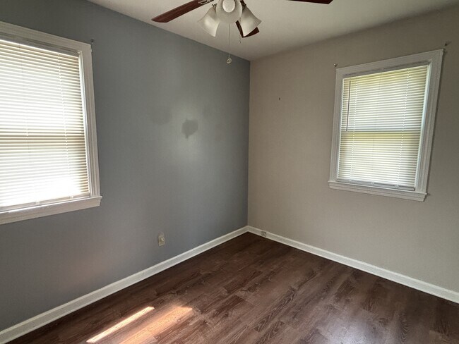 Foto del edificio - 1548 Thalia Ave