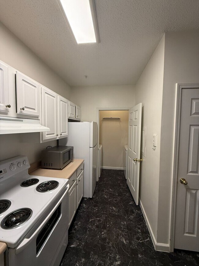 Building Photo - Mercer Point Condominiums