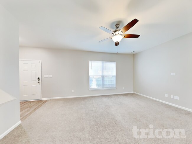 Building Photo - 2092 Roscommon Dr